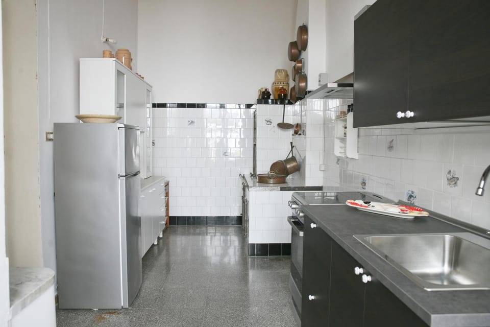 Kitchen or kitchenette, oven, stove