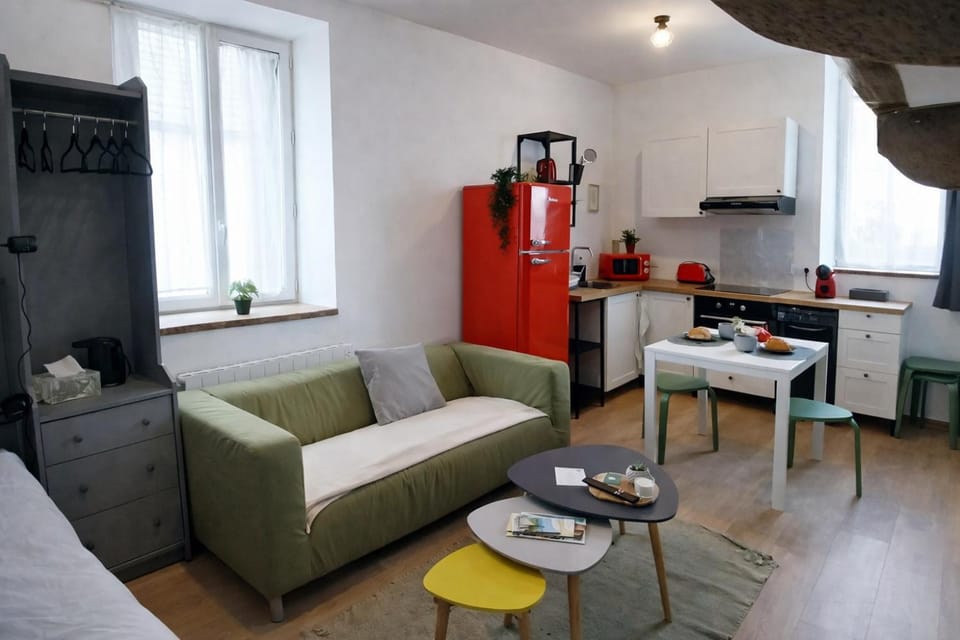 Kitchen or kitchenette, Seating area, Dining area