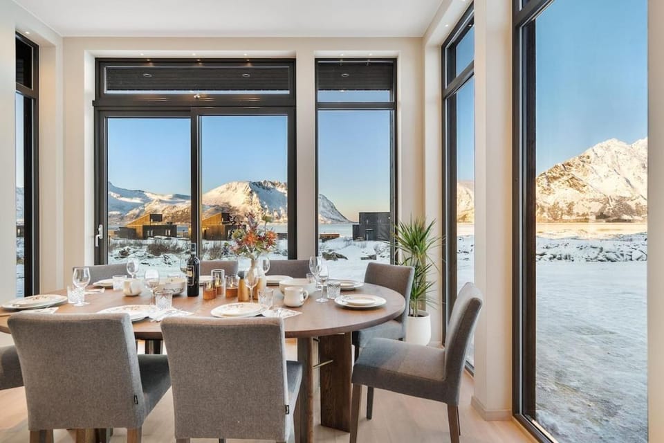 Dining area, Mountain view, Sea view