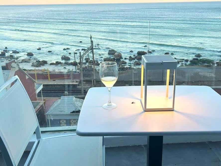 Wavescapes Chic Seaside Stay Apartment in Cape Town