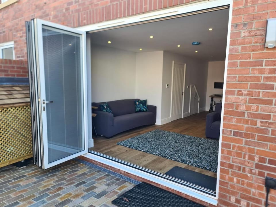 Patio, Living room