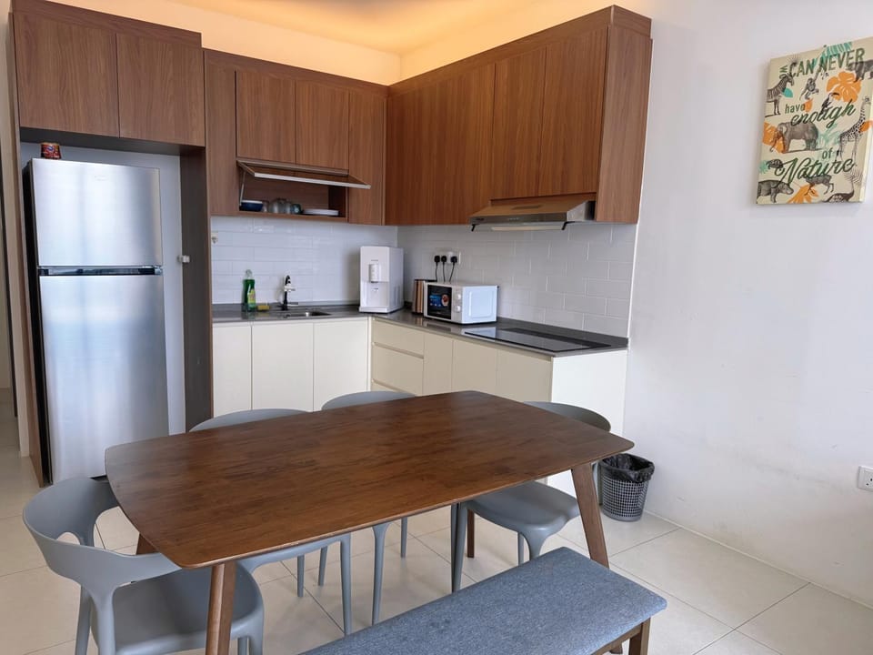 Kitchen or kitchenette, Dining area, oven, stove