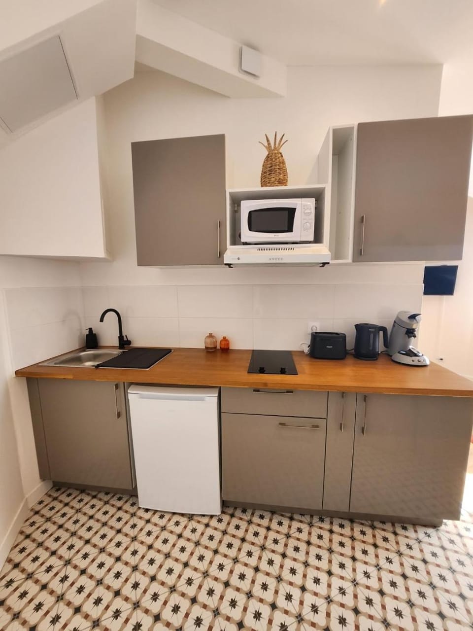 Kitchen or kitchenette