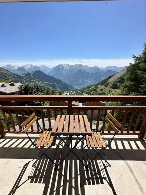 Mountain view, furniture