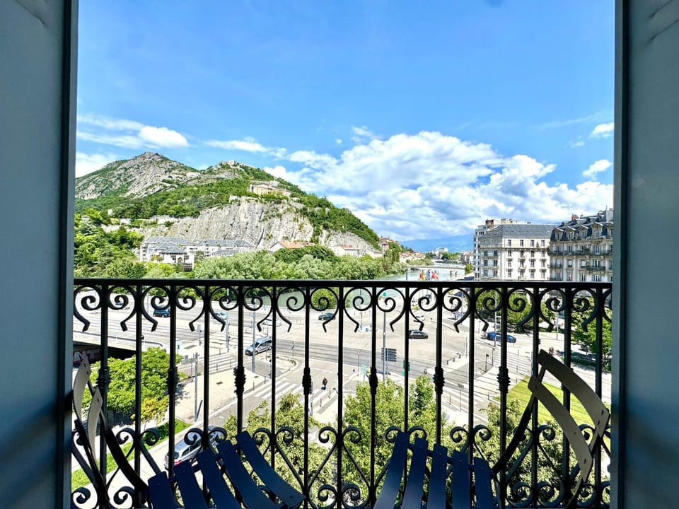 Balcony/Terrace, Mountain view