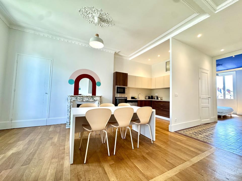 Coffee/tea facilities, Kitchen or kitchenette, Dining area