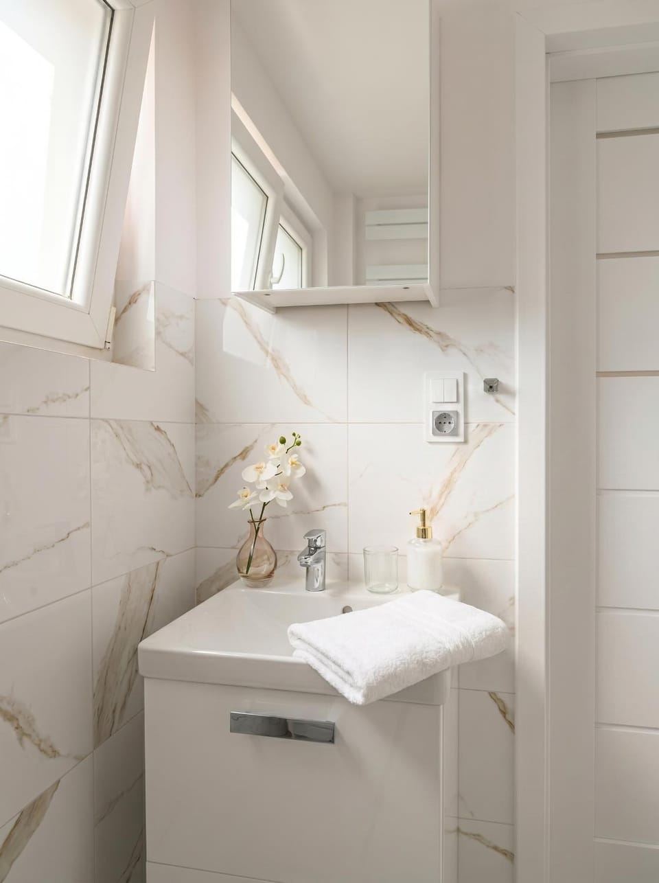Bathroom, towels