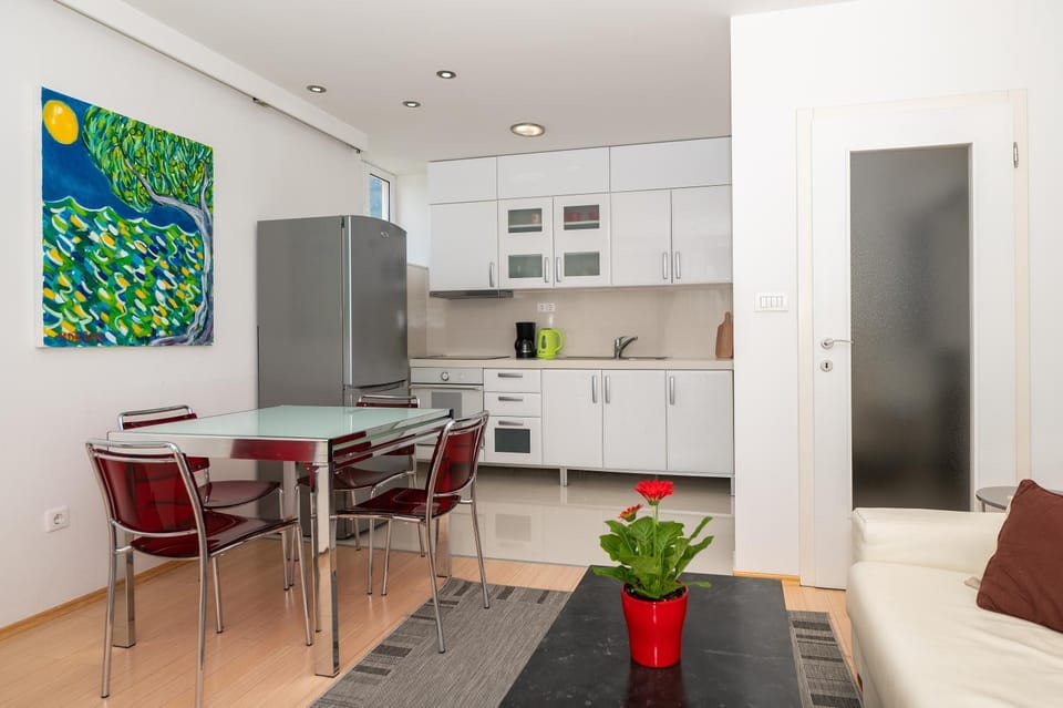 minibar, oven, pet friendly