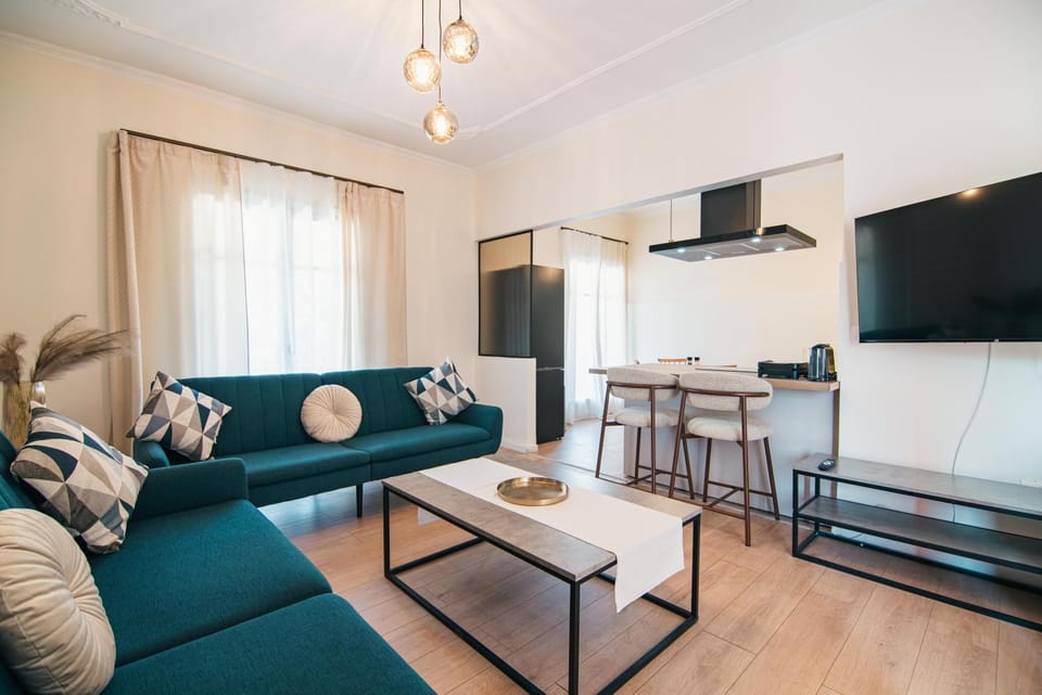 TV and multimedia, Kitchen or kitchenette, Seating area, Dining area