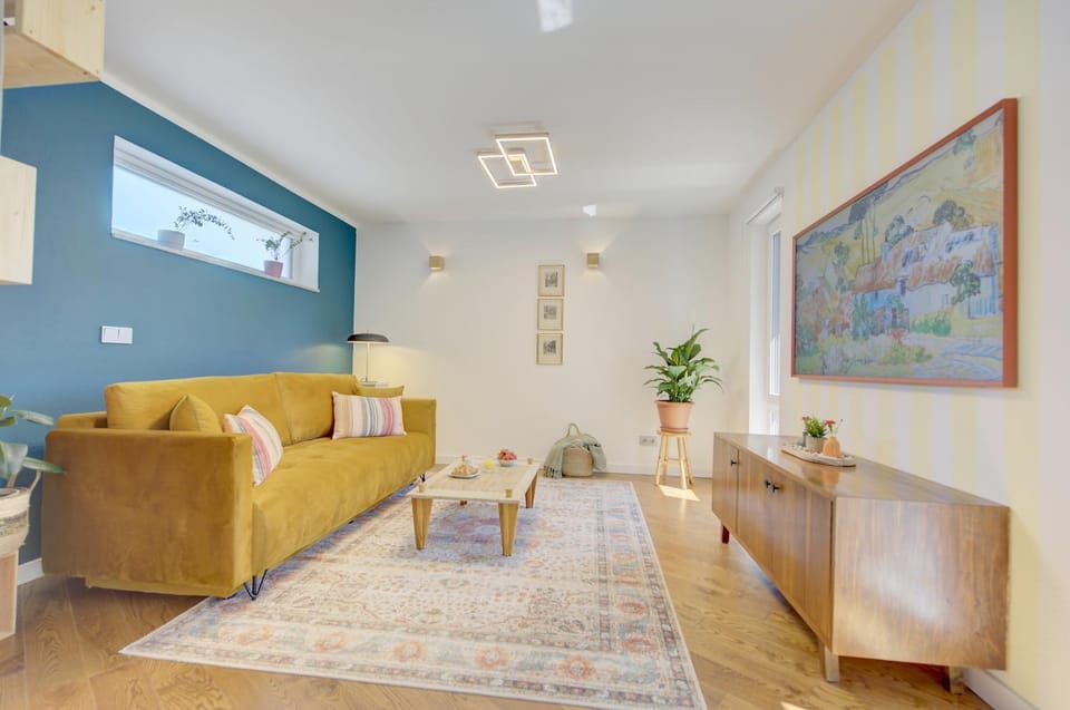 TV and multimedia, Living room, Evening entertainment
