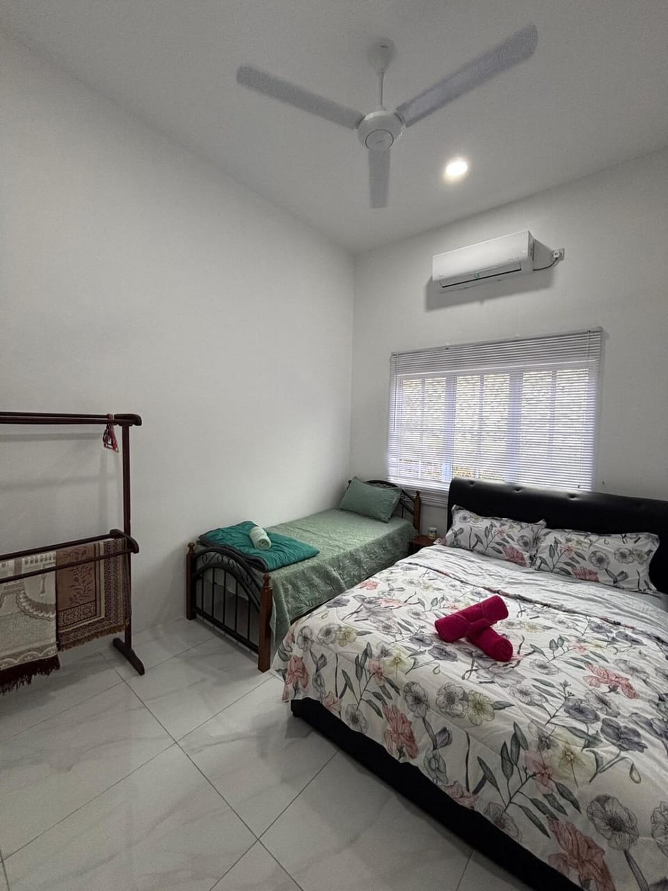 Bed, Bedroom, towels, air conditioner