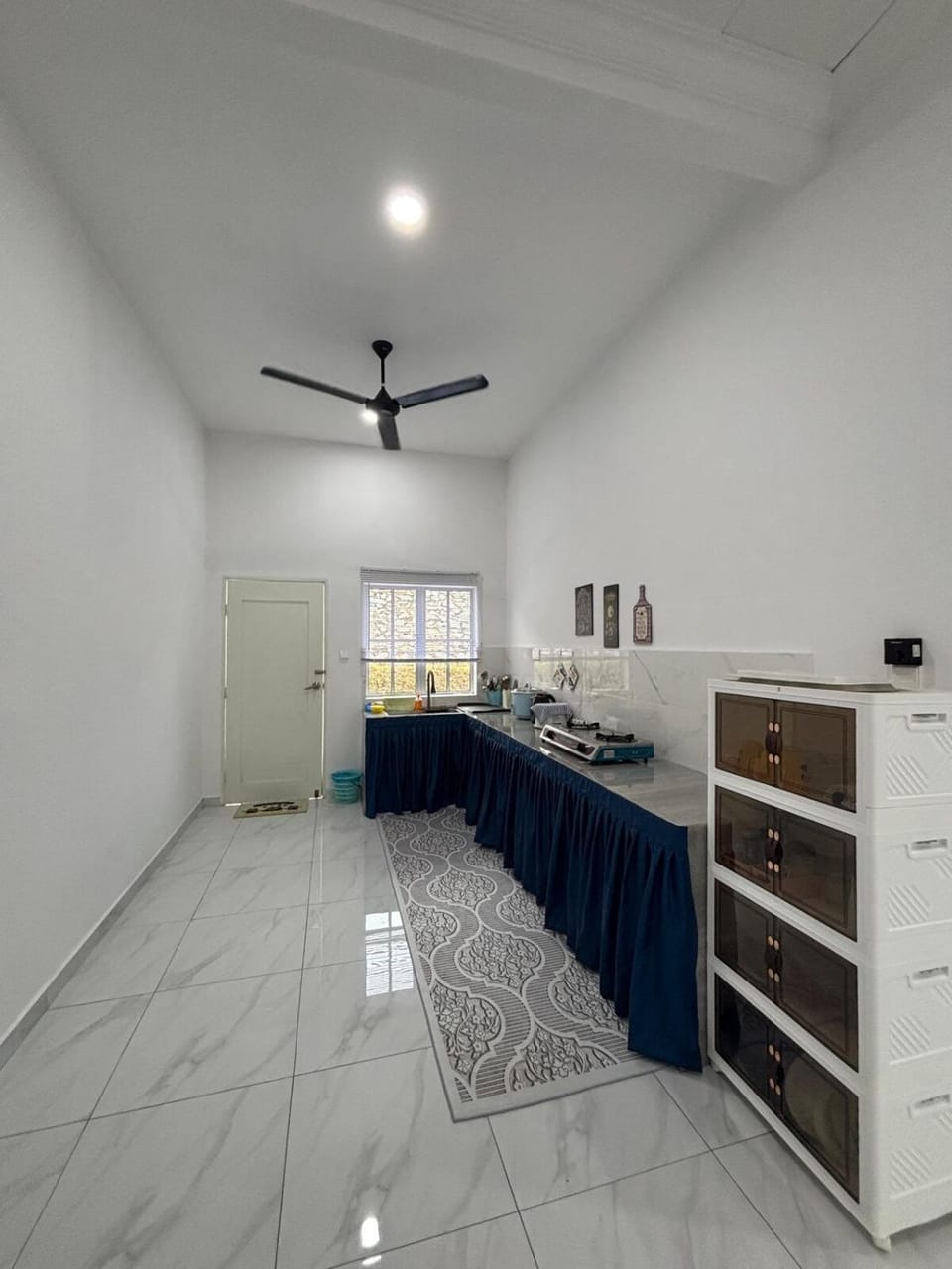 fireplace, kitchen