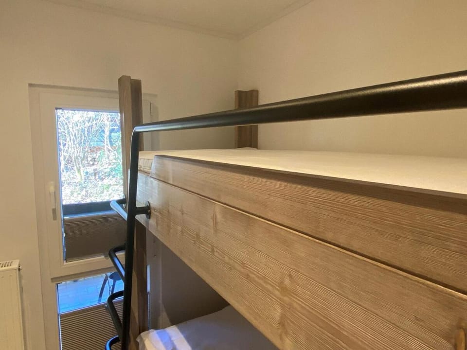 Bedroom, bunk bed
