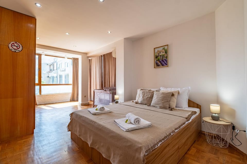 Bed, Photo of the whole room, Bedroom, cot, towels