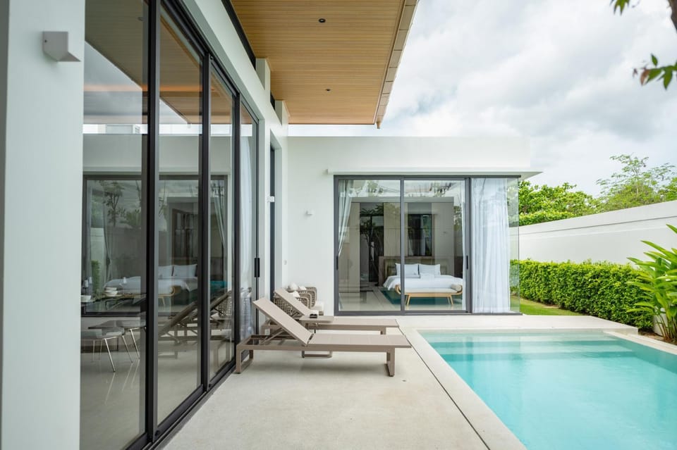 Pool view, Swimming pool, sunbed