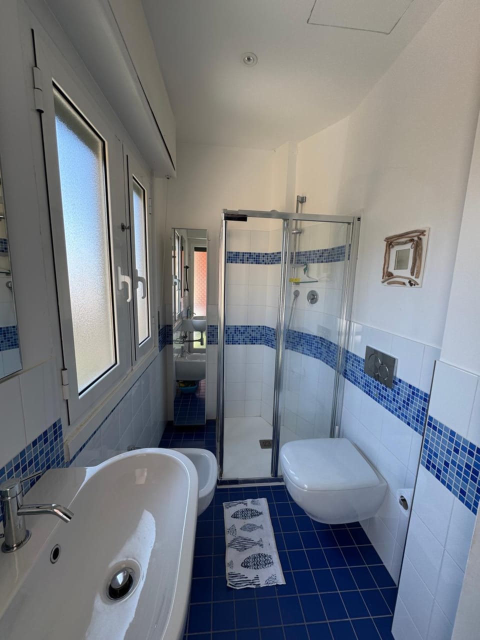 Shower, Toilet, Bathroom, bidet, towels