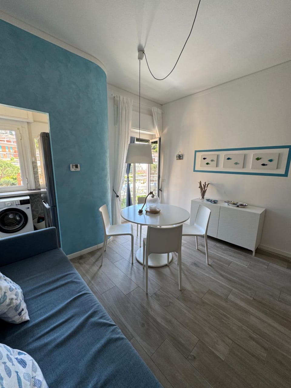 TV and multimedia, Kitchen or kitchenette, Photo of the whole room, Seating area, Dining area