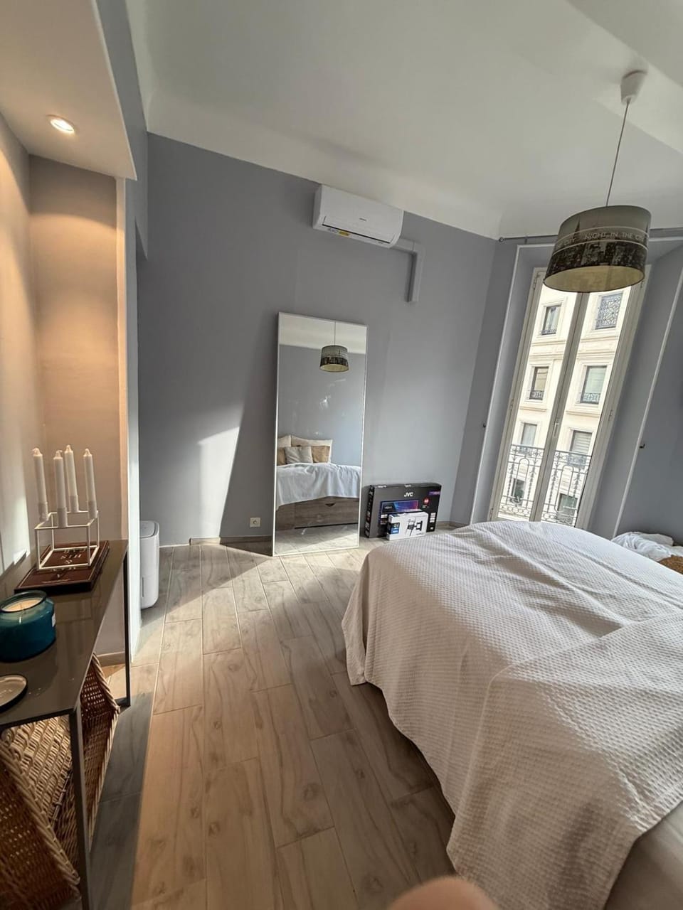 Bed, Bedroom, air conditioner