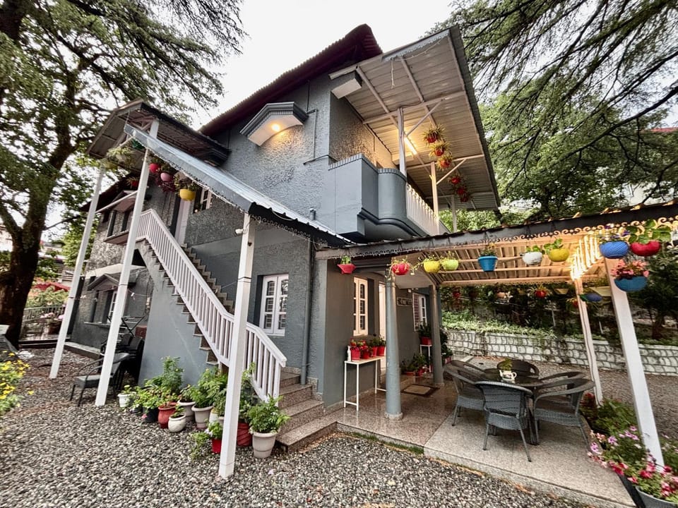 Property building, Patio, Facade/entrance, Garden view
