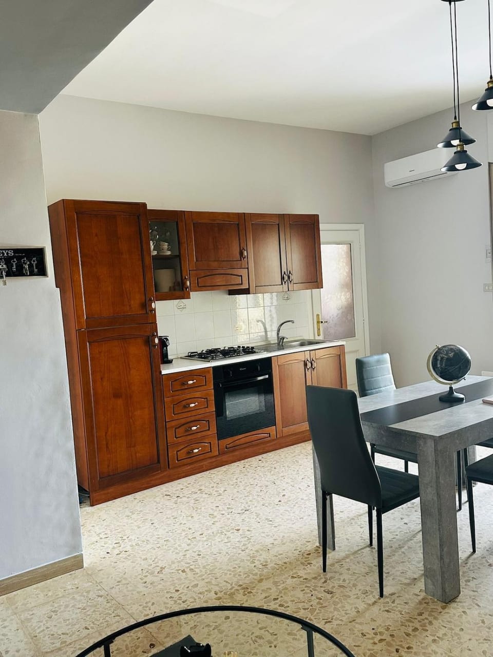 Living room, Seating area, Dining area, oven, pet friendly, stove