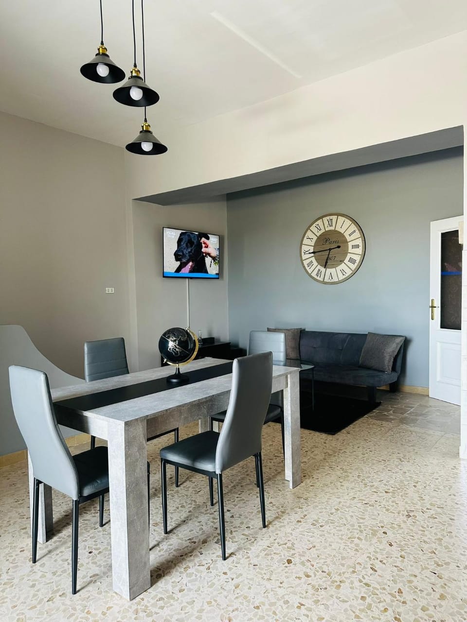 TV and multimedia, Living room, Seating area, Dining area