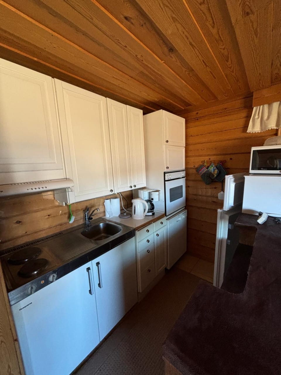 Kitchen or kitchenette, oven, stove