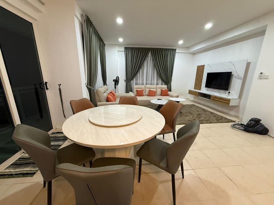 OT7 Eleven Santubong Suites Apartment in Kuching