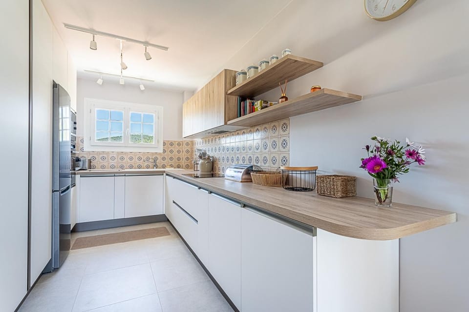 Kitchen or kitchenette, stove
