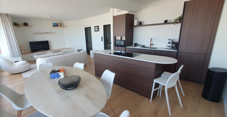 Communal lounge/ TV room, TV and multimedia, Kitchen or kitchenette, Dining area