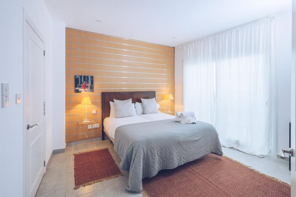 Perfectly Located luxury 2BR Prime Location Apartment in Gibraltar