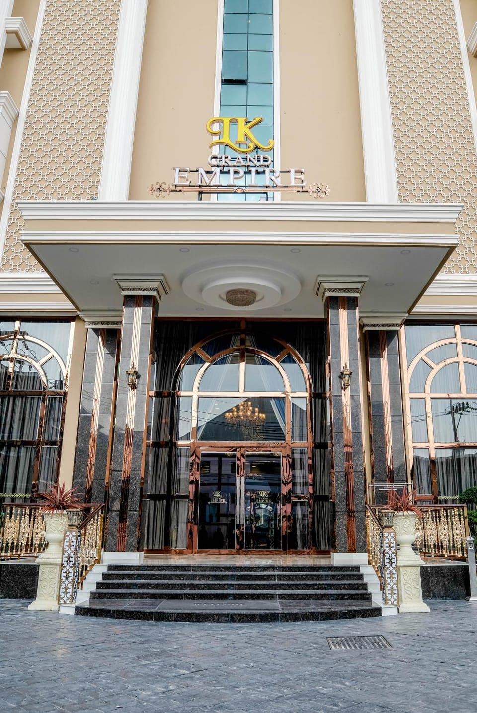Property building, Facade/entrance, Day