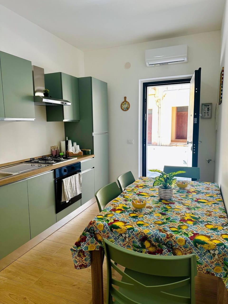 Domus Apartament House in Capo d'Orlando