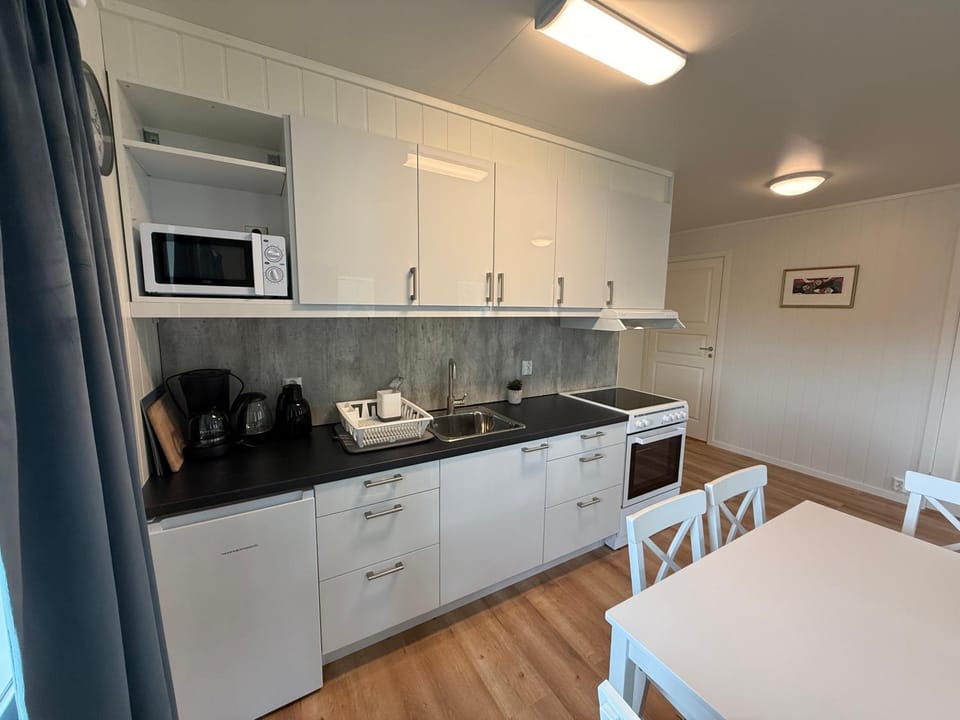 Coffee/tea facilities, stove, kitchen