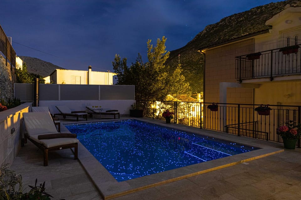 Property building, Swimming pool
