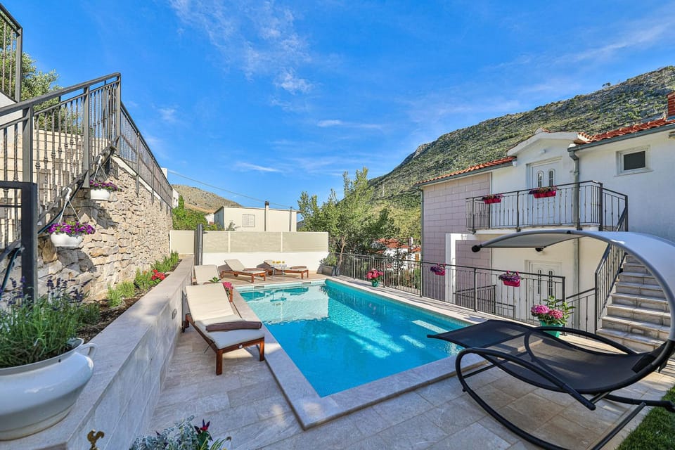 Property building, Swimming pool