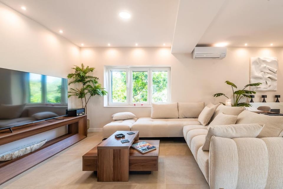 TV and multimedia, Living room, Seating area