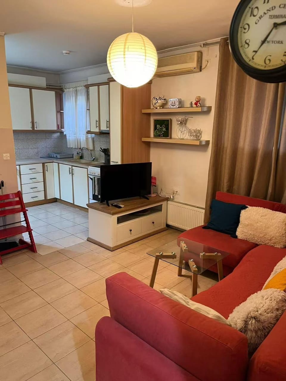 Cozy lower ground floor apartment by Sea and Tram Apartment in Alimos