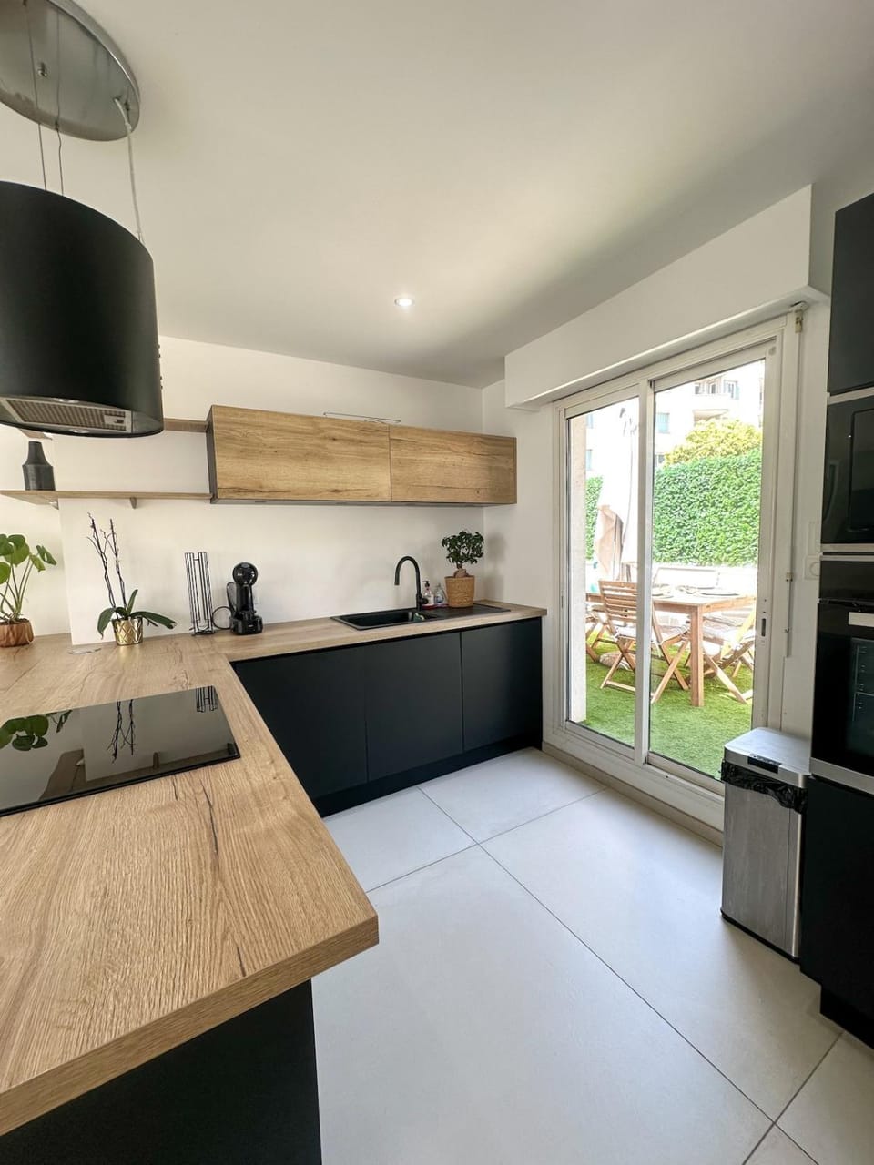 Kitchen or kitchenette, Dining area, stove