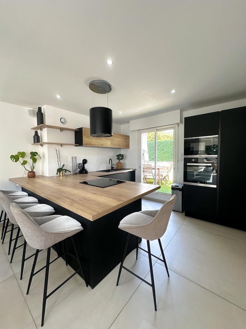 Kitchen or kitchenette, Dining area, oven, stove