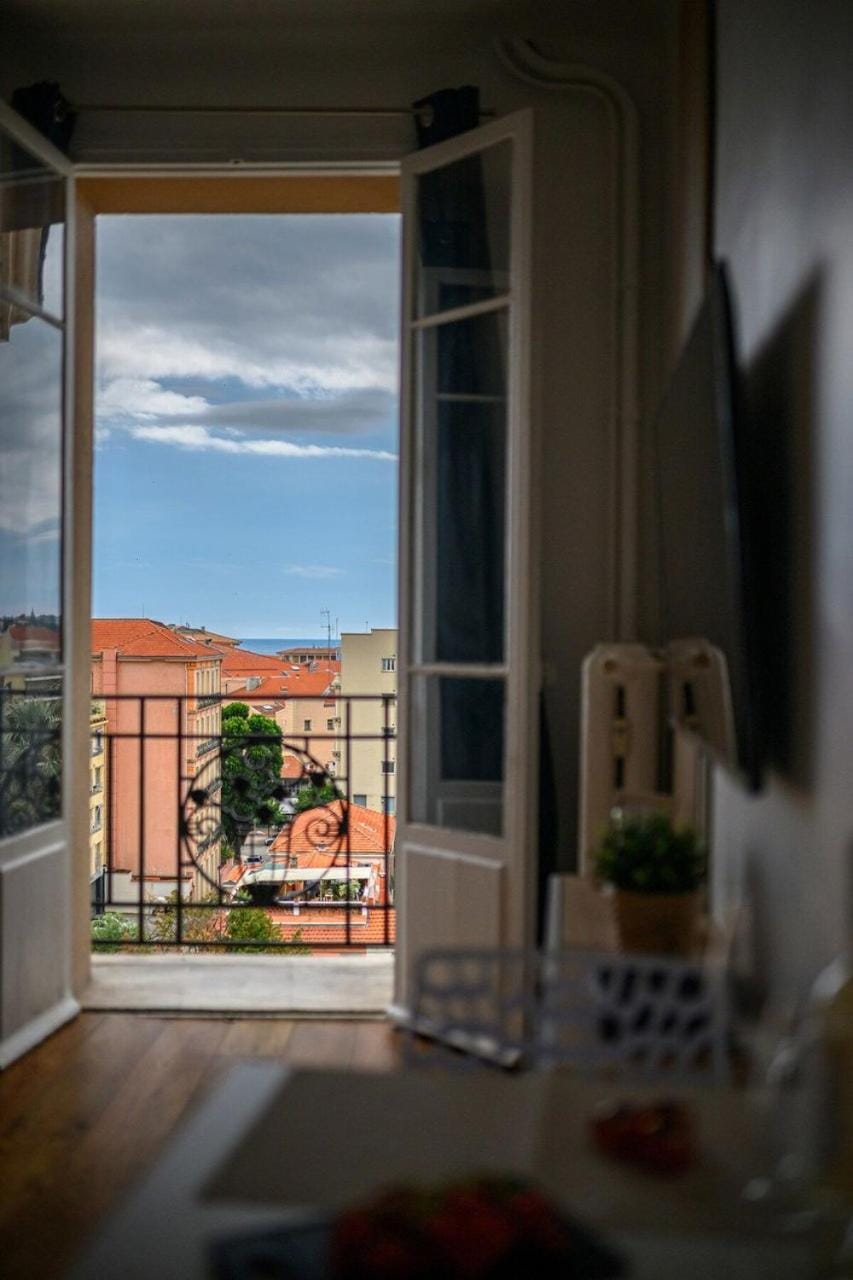 LE RIVA Studio Hyper Centre Parking Collectif Apartment in Menton