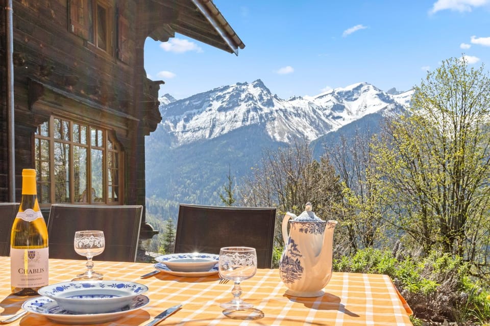 Spring, Day, Natural landscape, View (from property/room), Balcony/Terrace, Food and drinks, Dining area, Mountain view, Drinks, Alcoholic drinks