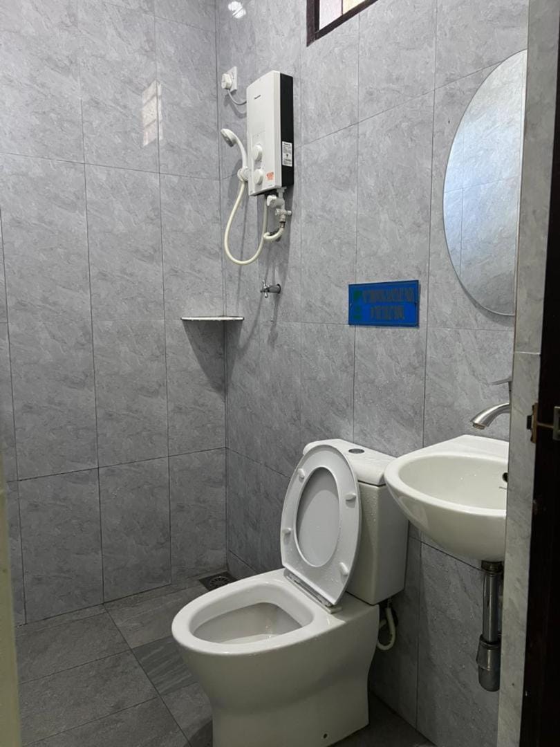 Shower, Toilet