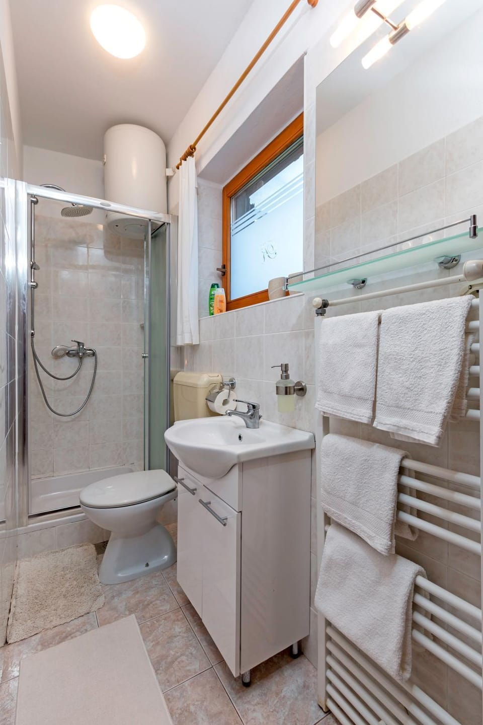 Shower, Toilet, Bathroom, heating, towels