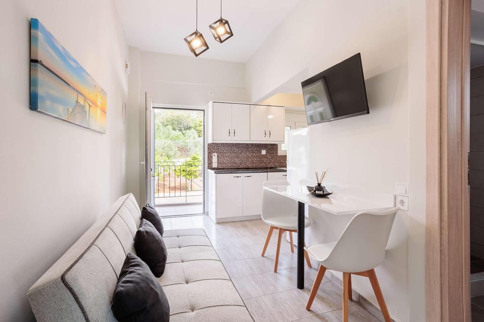 TV and multimedia, Kitchen or kitchenette, Living room, Seating area