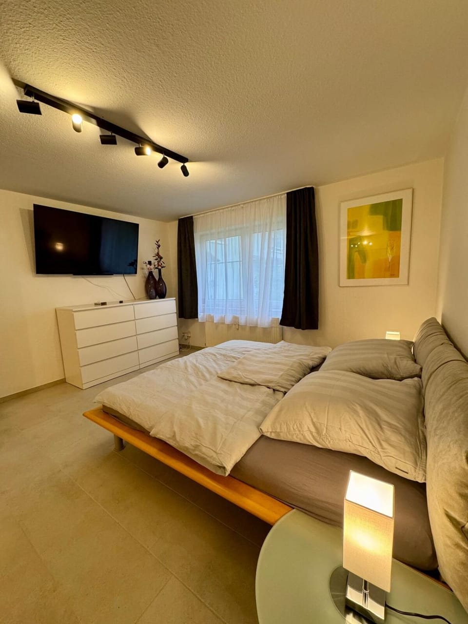 Bed, TV and multimedia, Photo of the whole room