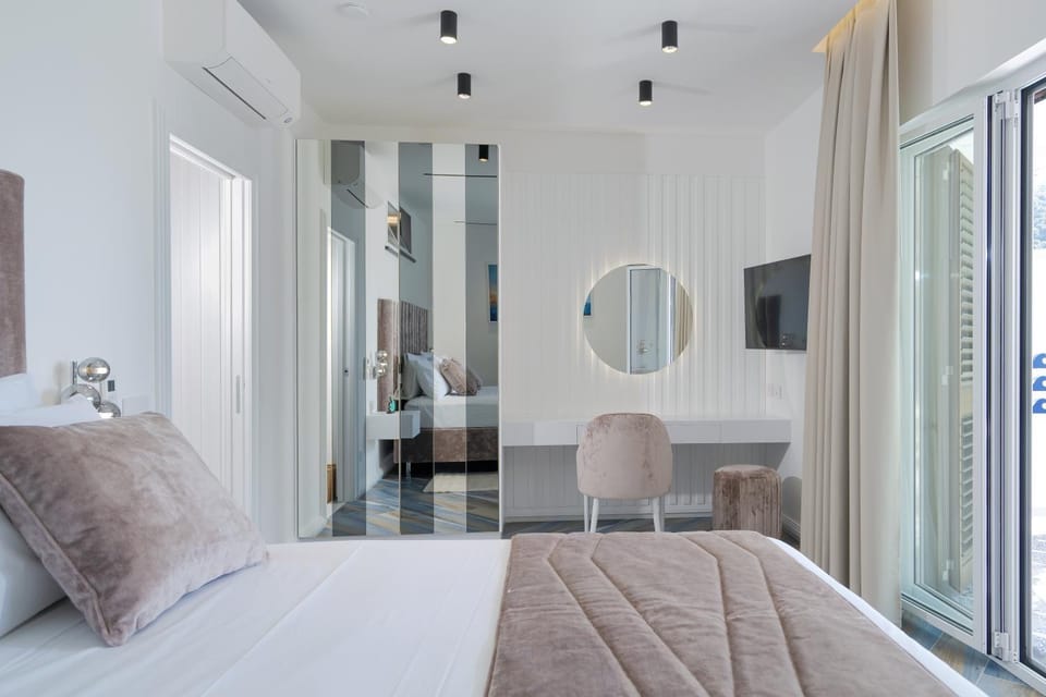 Bed, TV and multimedia, Photo of the whole room, Bedroom, wardrobe