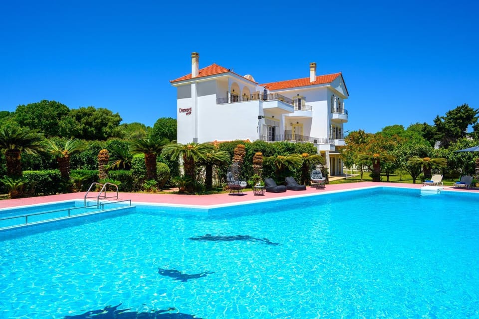 Property building, Spring, Day, Natural landscape, Garden, Garden view, Swimming pool