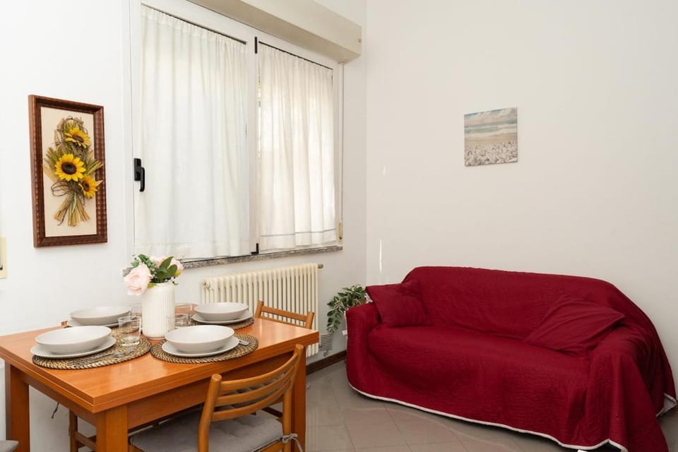 Living room, Seating area, Dining area, internet