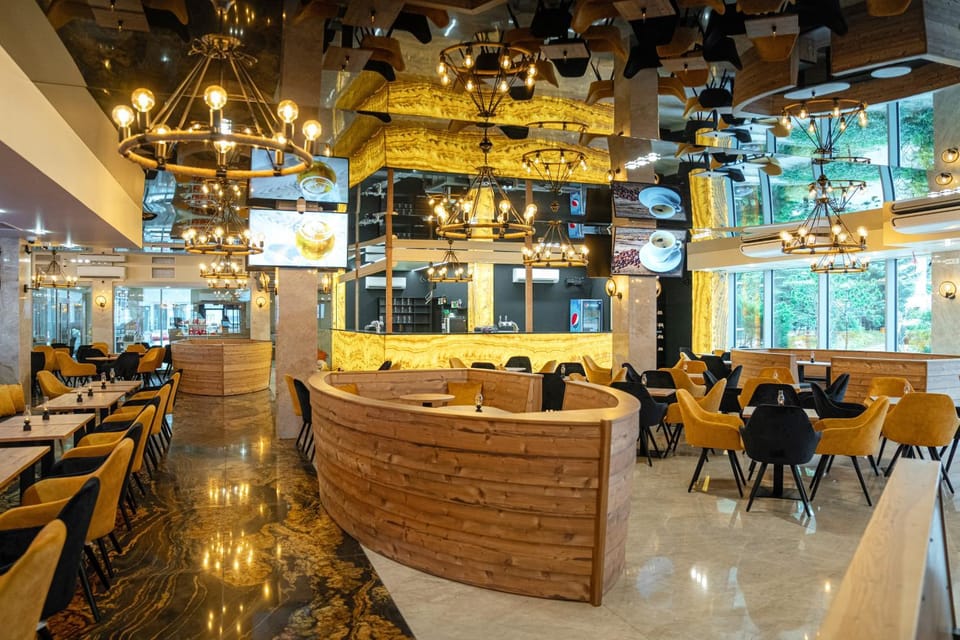 Restaurant/places to eat, Living room, Lounge or bar, Seating area