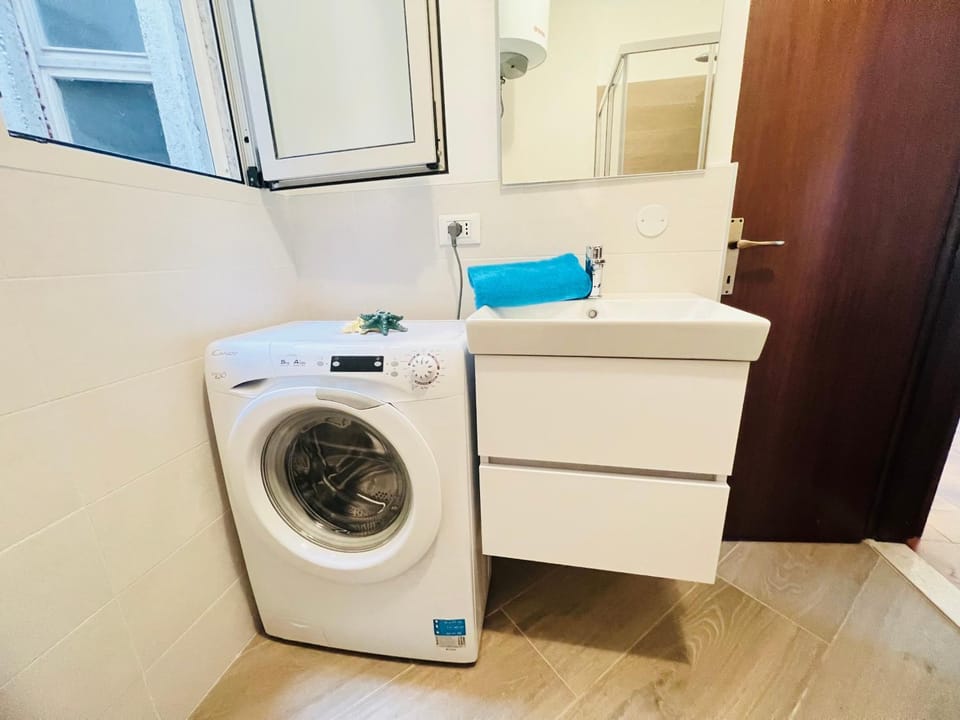 Bathroom, washing machine